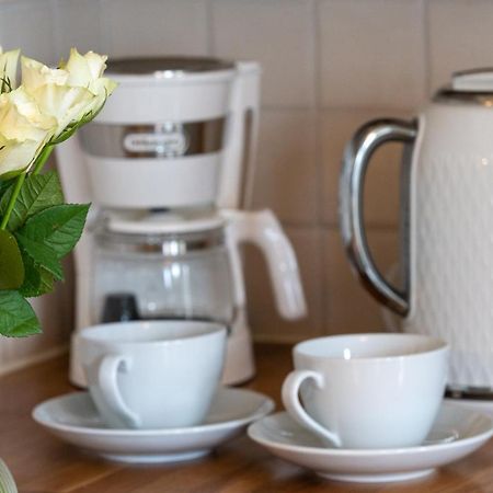 Entire Home In Streatham With Lovely Views & Ultra Fast Wi-Fi Norbury  エクステリア 写真