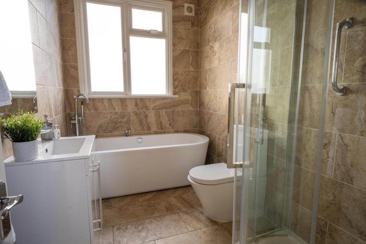 Entire Home In Streatham With Lovely Views & Ultra Fast Wi-Fi Norbury  エクステリア 写真