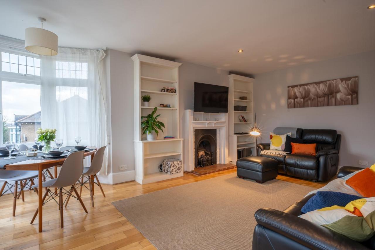 Entire Home In Streatham With Lovely Views & Ultra Fast Wi-Fi Norbury  エクステリア 写真
