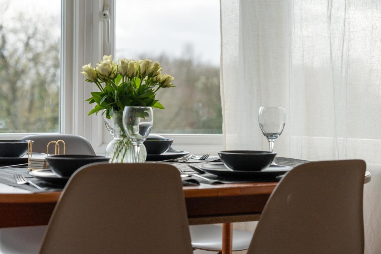 Entire Home In Streatham With Lovely Views & Ultra Fast Wi-Fi Norbury  エクステリア 写真